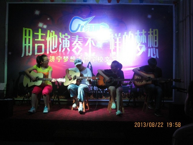 ���뼪��ѧУ���ջ���